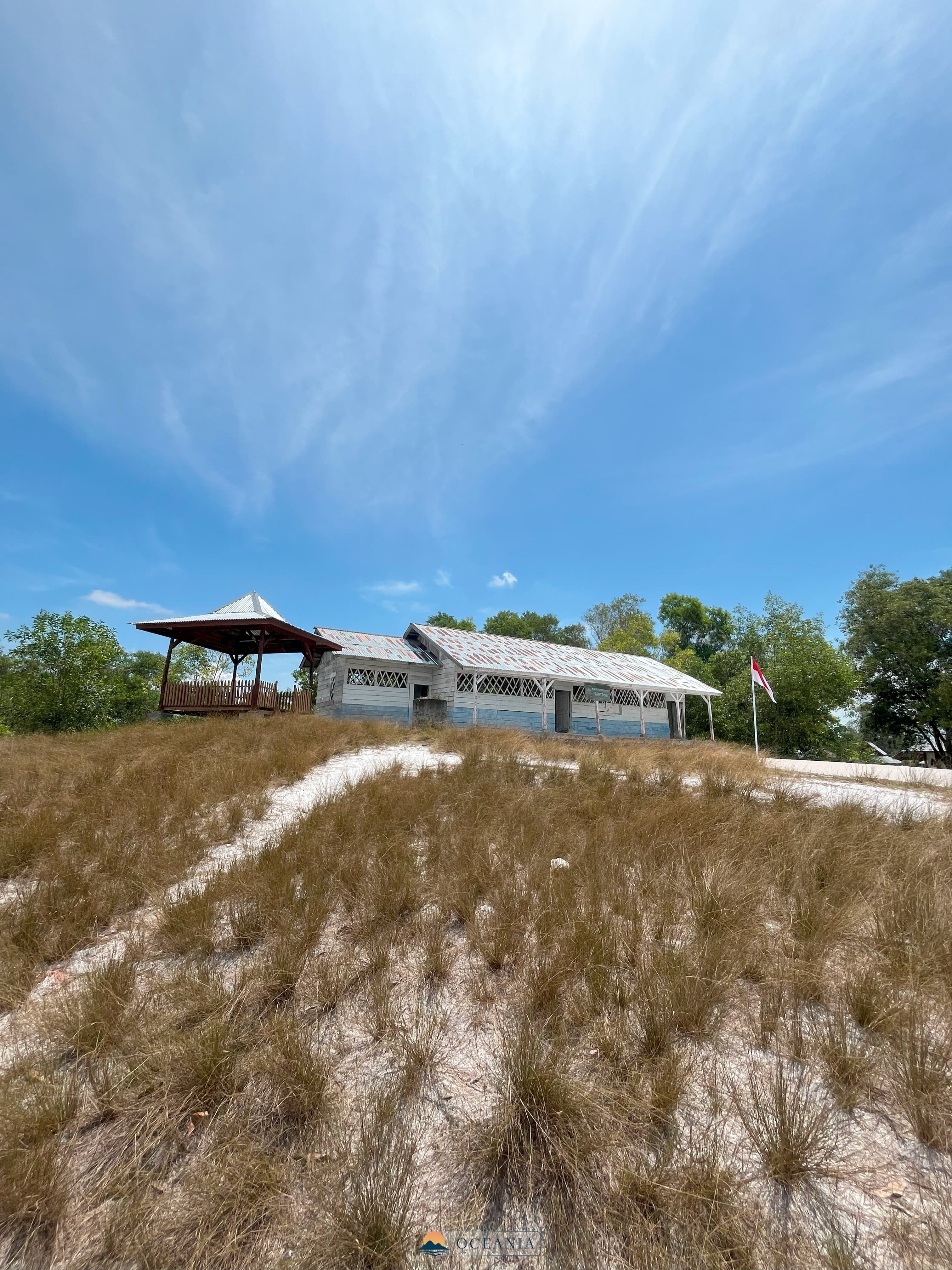 Replika SD Laskar Pelangi